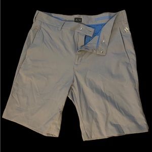 Men’s golf shorts